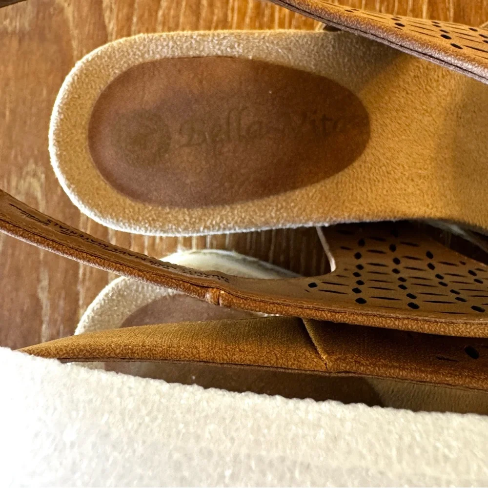 NWT NARROW tan Bella Vita Inaya wedge sandals 8N - Picture 9 of 14